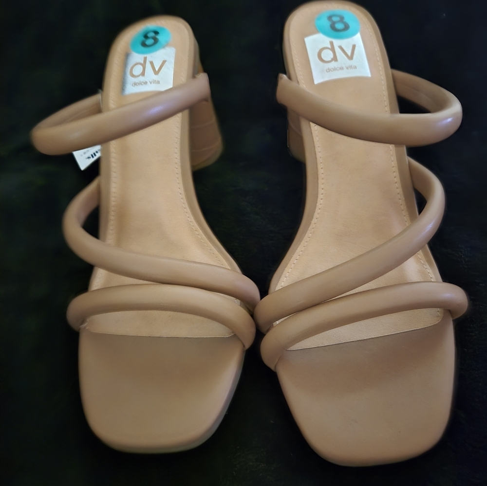 Nude D.V. sandal/heel size 8